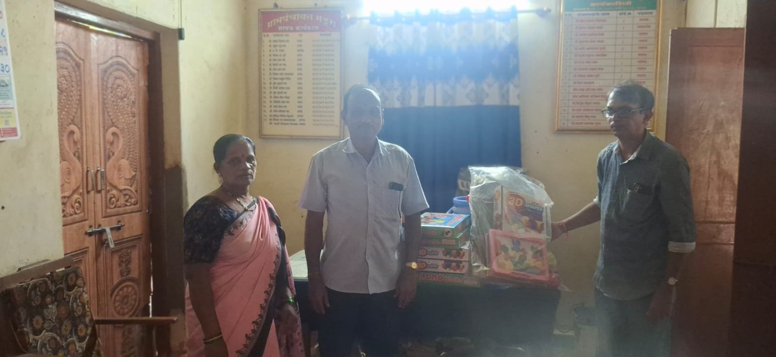 15 वा वित्त आयोग योजनेअंतर्गत ग्रामपंचायत हद्दीतील अंगणवाड्यांना साहित्य वाटप