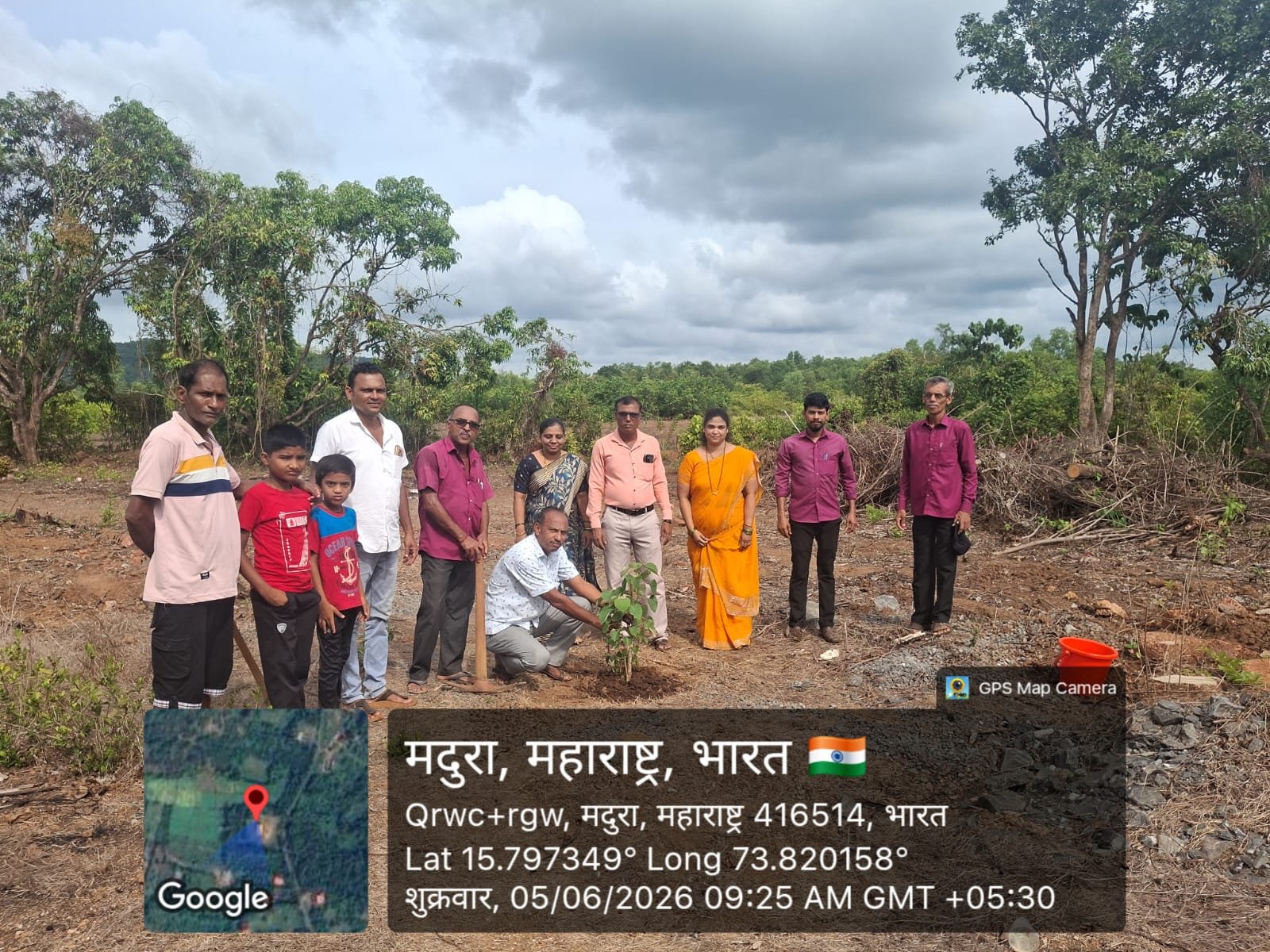 जागतिक पर्यावरण दिनानिमित्त जि.प.शाळांच्या आवारात वृक्षारोपण